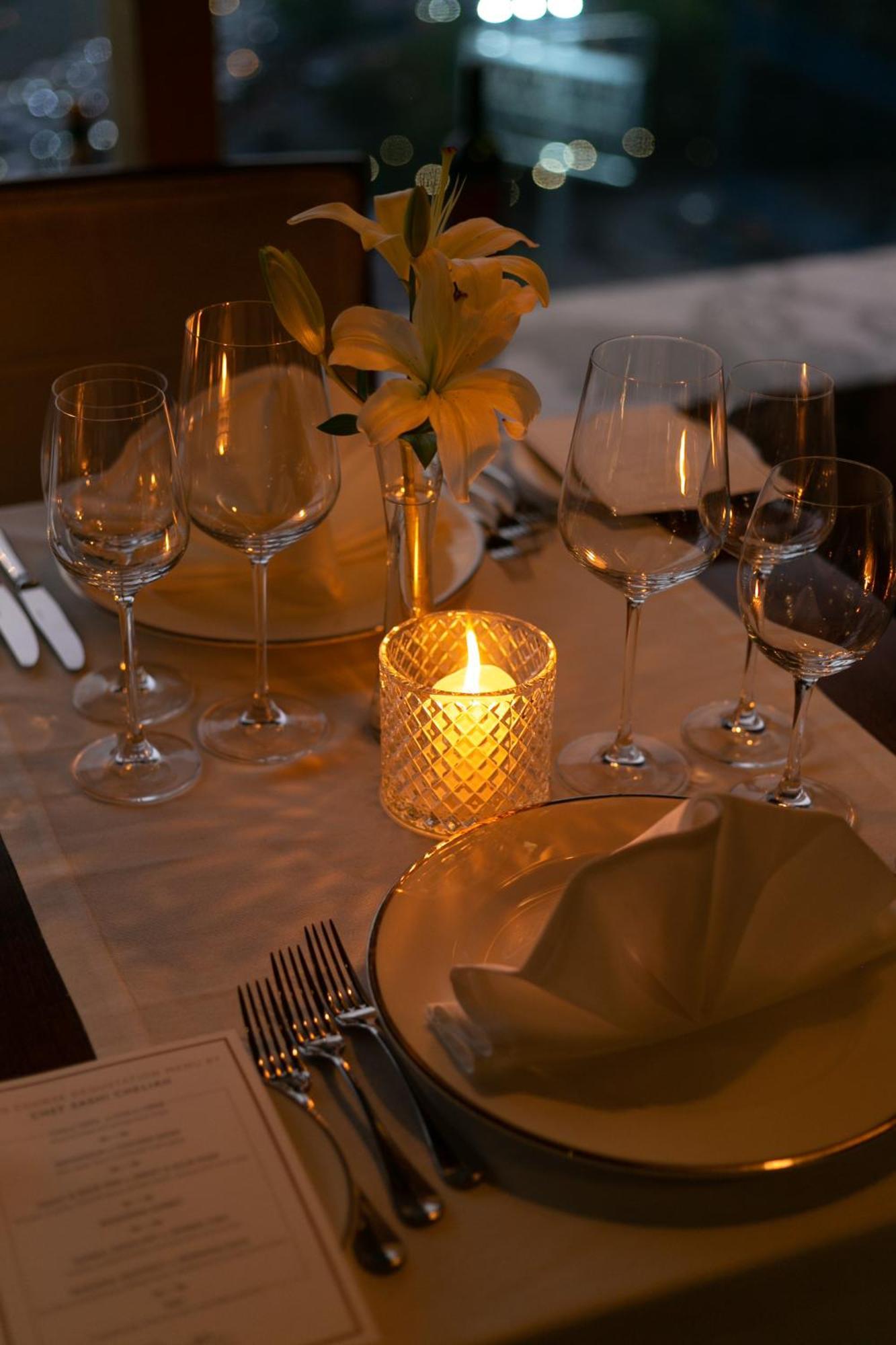 The Leela Ambience Gurugram Hotel & Residences - The Luxury Urban Sanctuary Gurgaon Exterior photo A candle on a dinner table