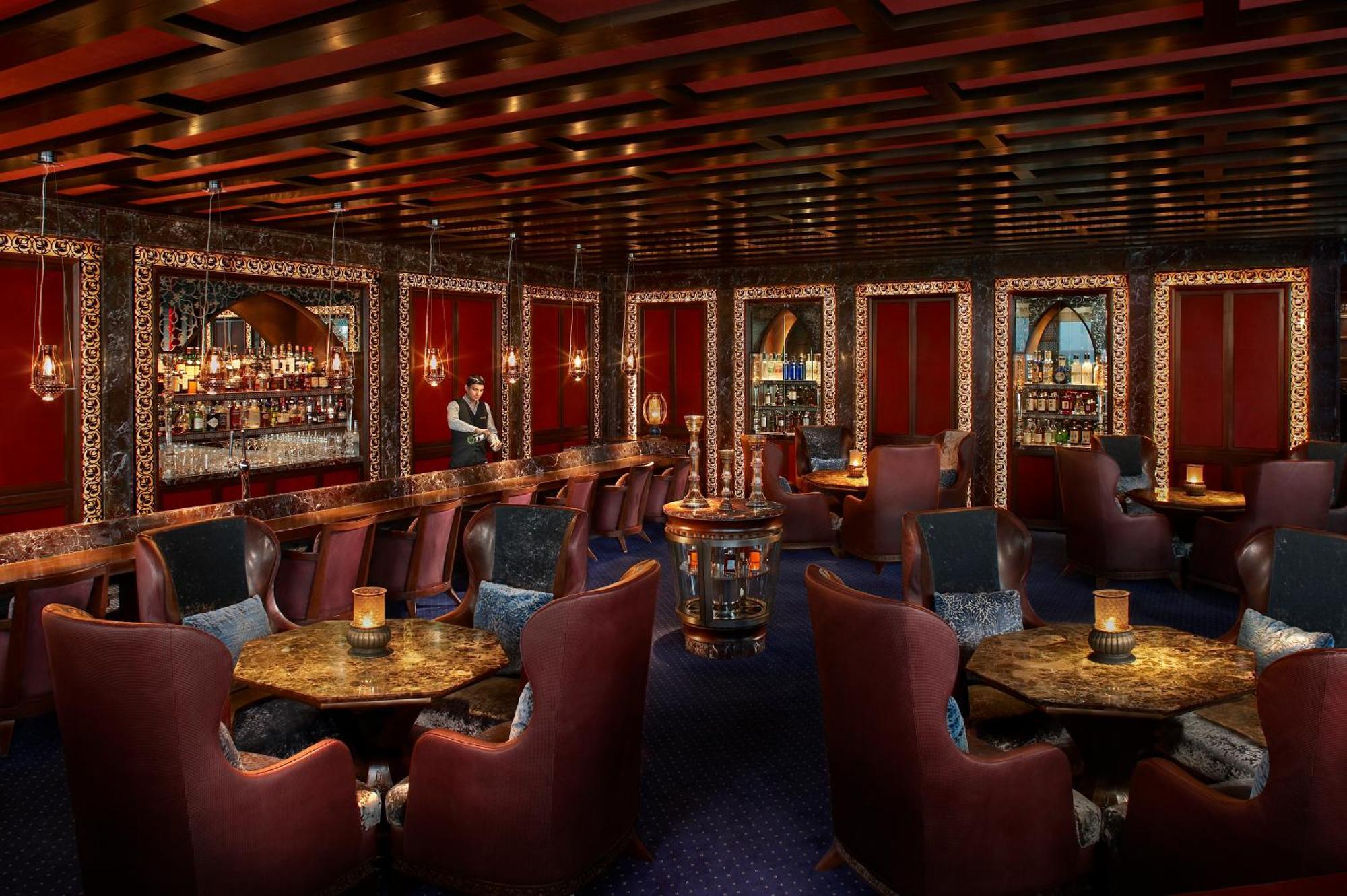 The Leela Ambience Gurugram Hotel & Residences - The Luxury Urban Sanctuary Gurgaon Restaurant photo The interior of the nightclub