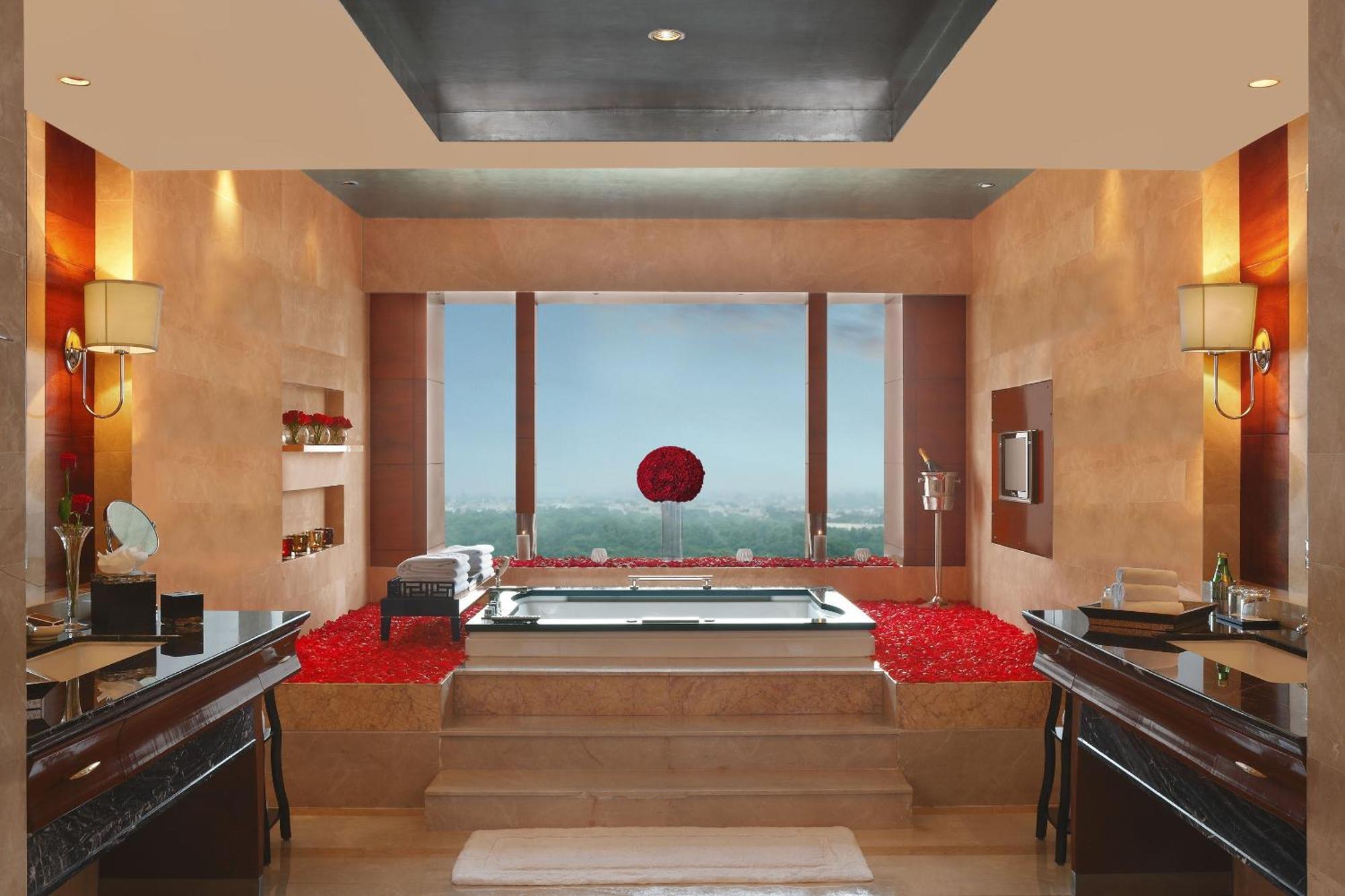 The Leela Ambience Gurugram Hotel & Residences - The Luxury Urban Sanctuary Gurgaon Exterior photo Bathroom