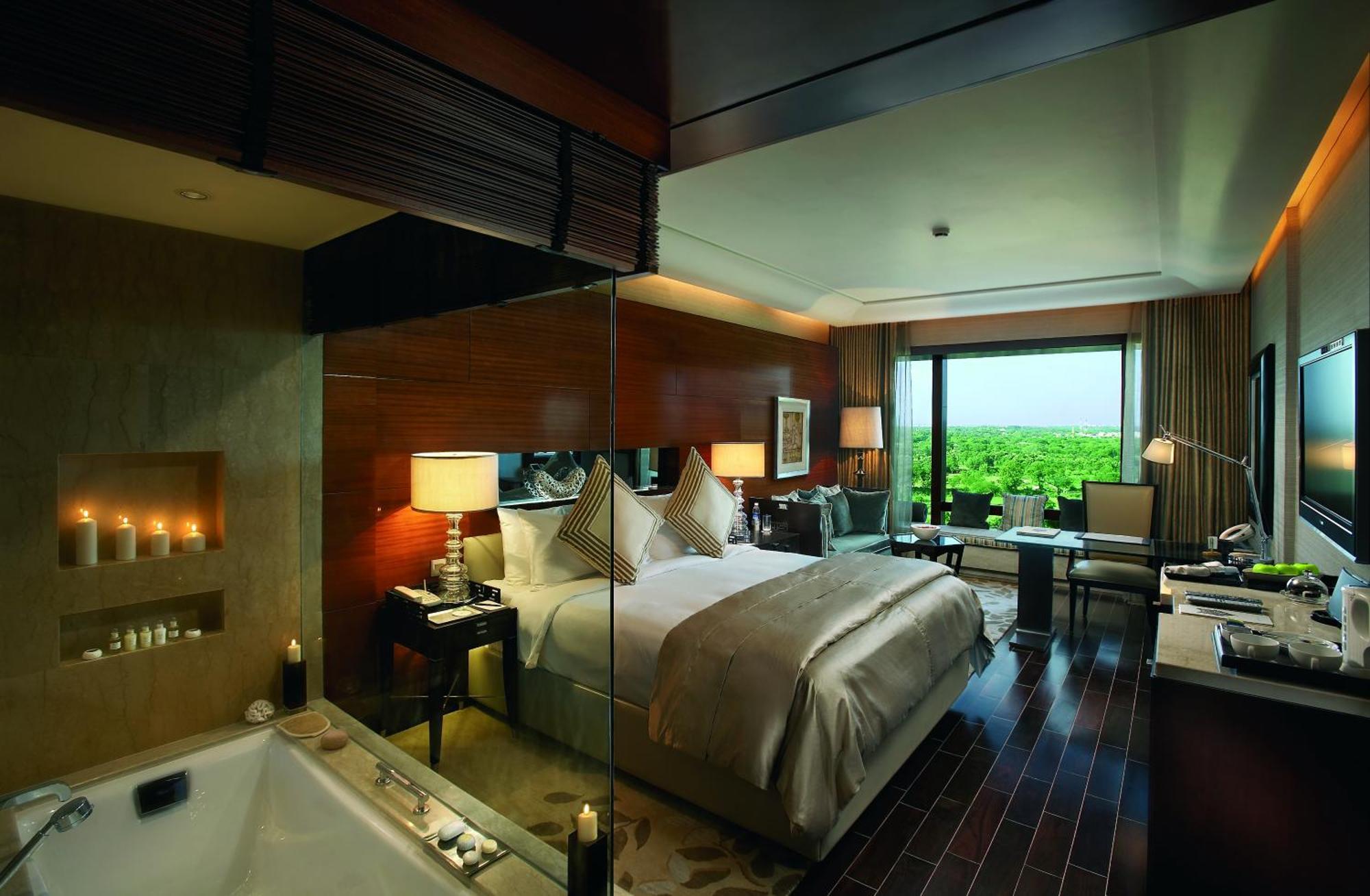 The Leela Ambience Gurugram Hotel & Residences - The Luxury Urban Sanctuary Gurgaon Exterior photo A room at The Oberoi, Mumbai
