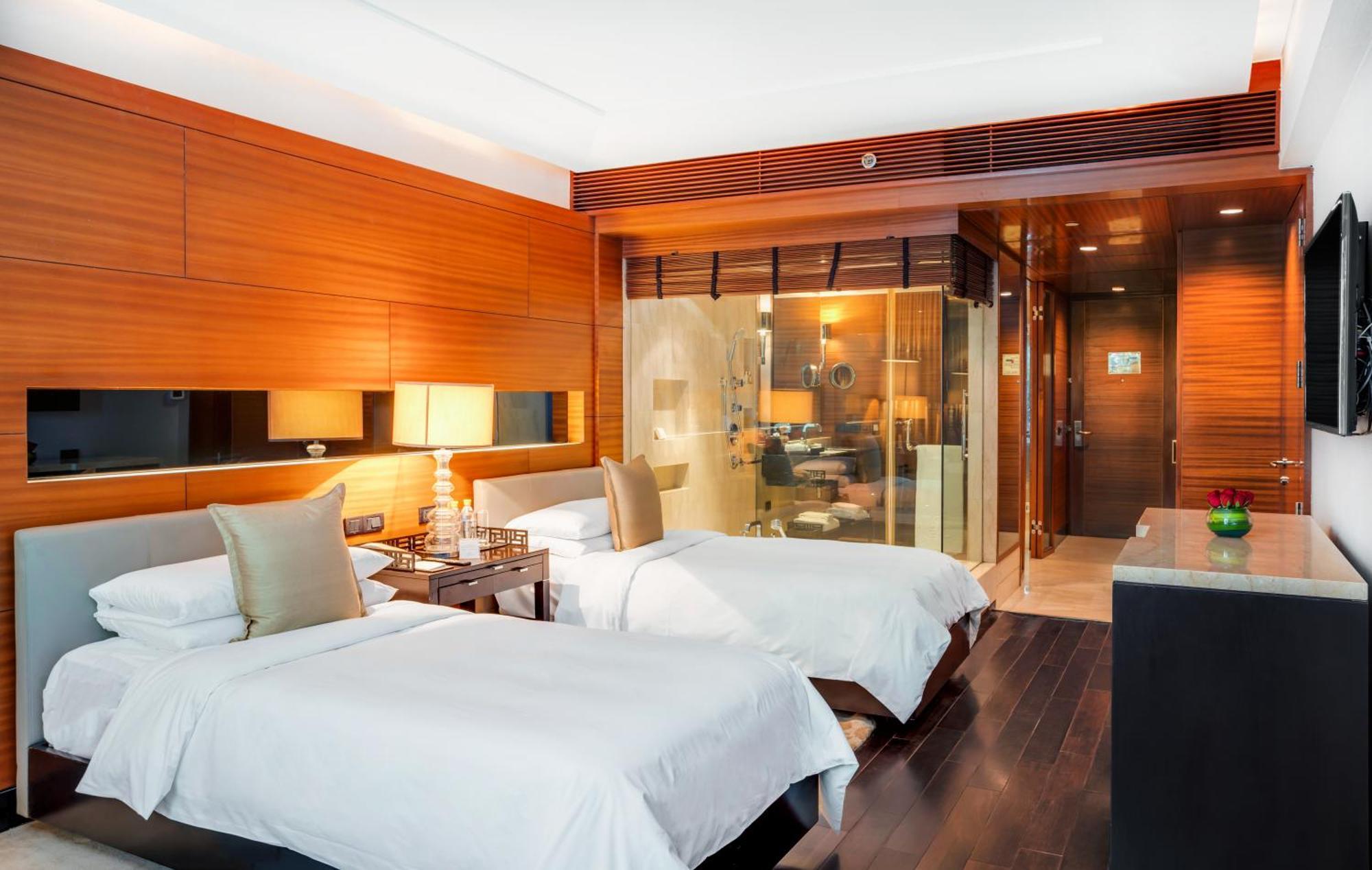 The Leela Ambience Gurugram Hotel & Residences - The Luxury Urban Sanctuary Gurgaon Exterior photo Deluxe Room