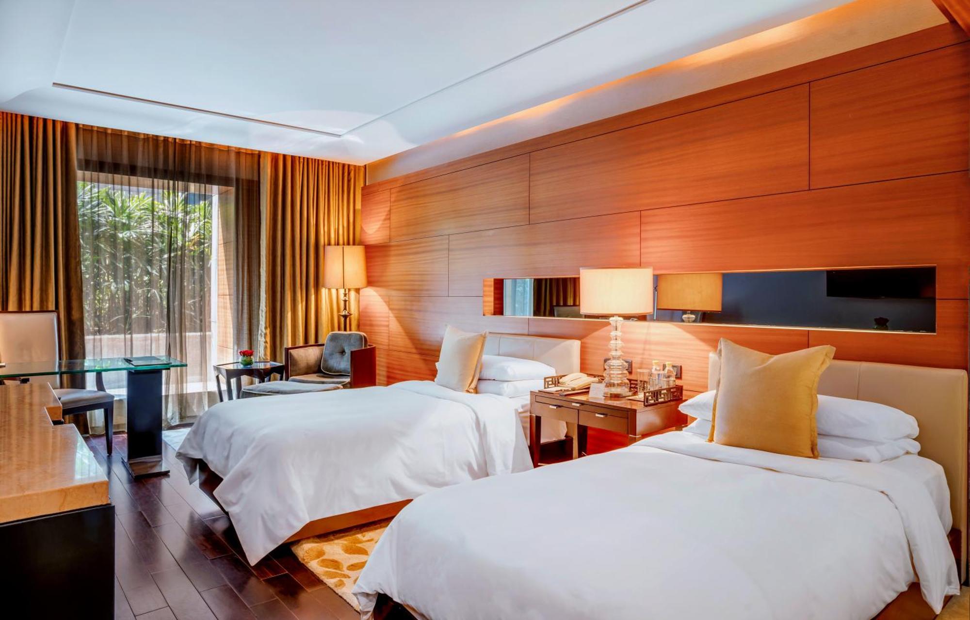 The Leela Ambience Gurugram Hotel & Residences - The Luxury Urban Sanctuary Gurgaon Exterior photo Deluxe Room