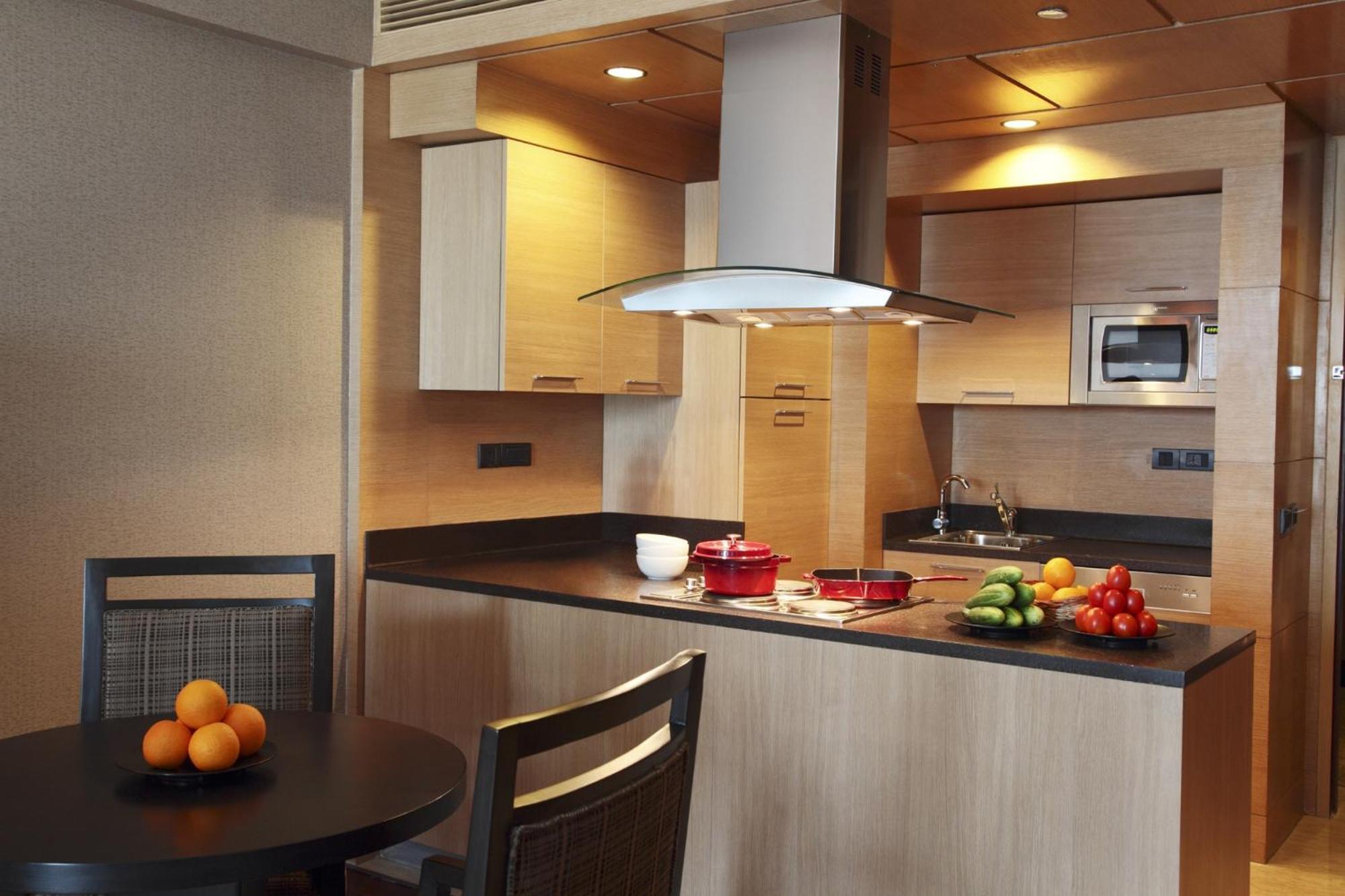 The Leela Ambience Gurugram Hotel & Residences - The Luxury Urban Sanctuary Gurgaon Exterior photo A modern kitchen