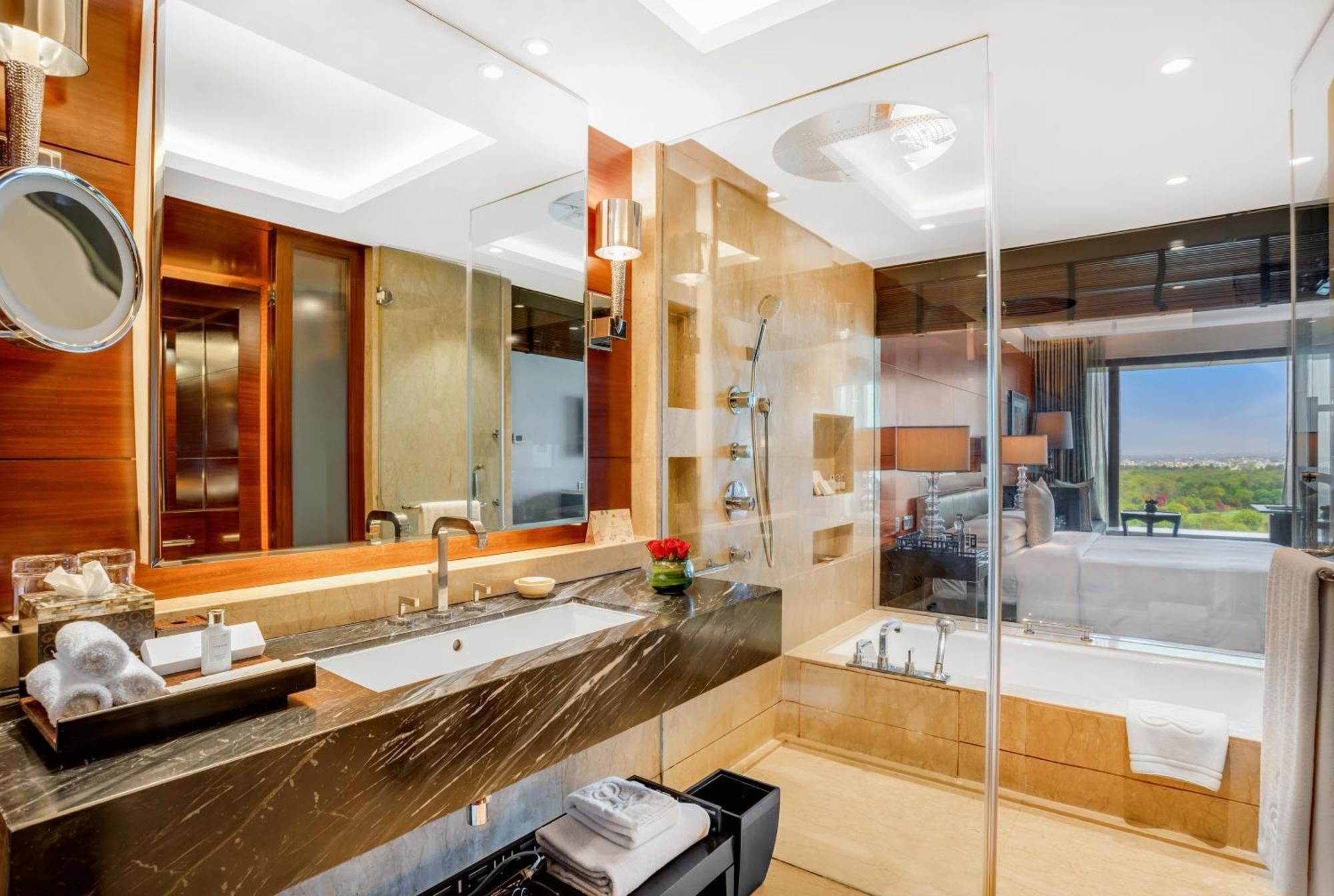 The Leela Ambience Gurugram Hotel & Residences - The Luxury Urban Sanctuary Gurgaon Exterior photo