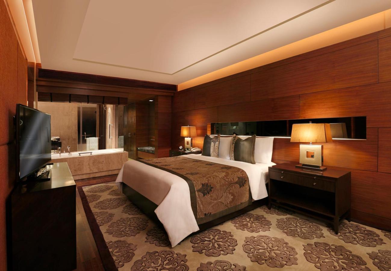 The Leela Ambience Gurugram Hotel & Residences - The Luxury Urban Sanctuary Gurgaon Exterior photo